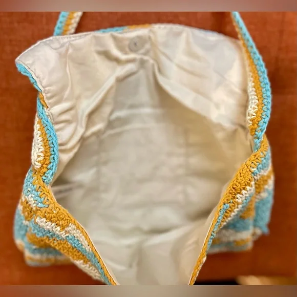 Crocheted blue, orange and cream chevron pattern shoulder bag - Picture 6 of 6